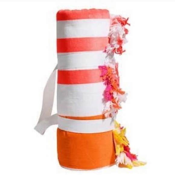 LOFT By Loftex Beach Towel for Two Size 182 cm x 213 cm 72 in x 84 in - Picture 4 of 5